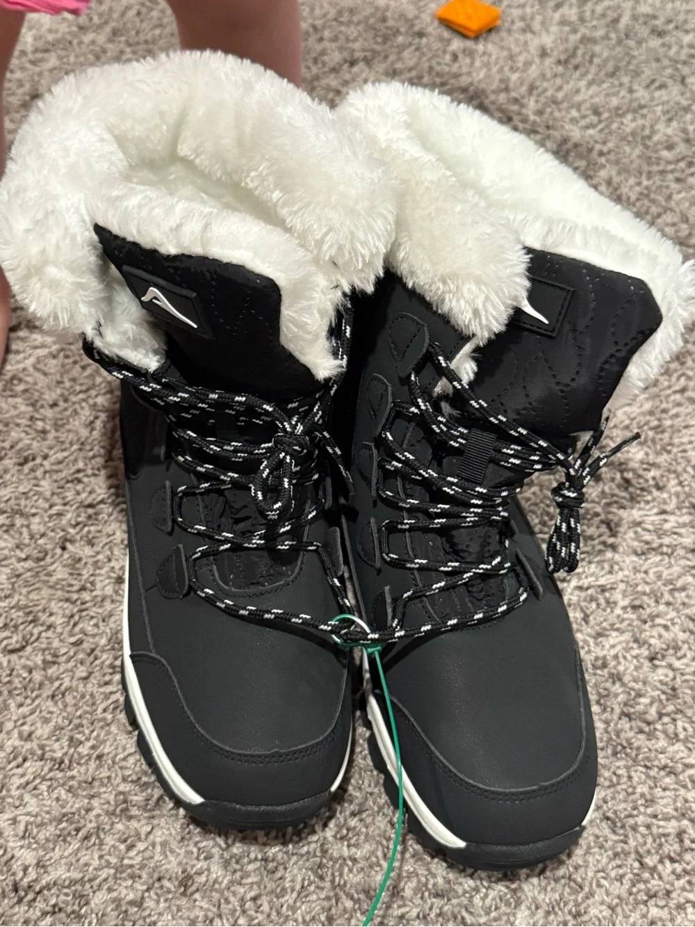 🍇NWOT Women's Black Faux-Fur Winter snow Boots